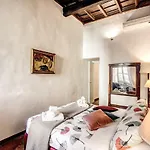 Borgo Pio Passetto Papale