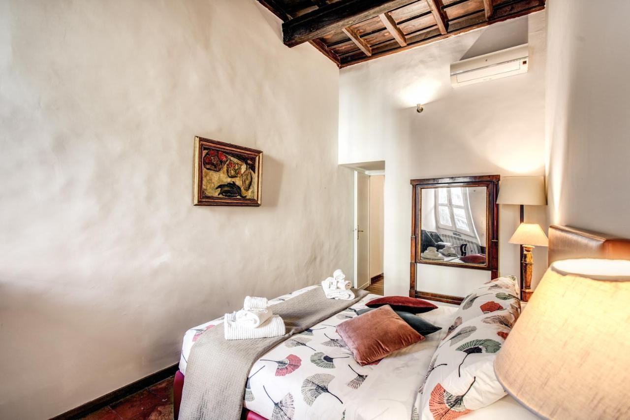 Borgo Pio Passetto Papale * Roma