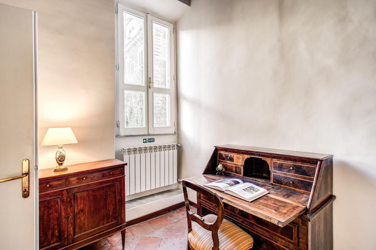 Borgo Pio Passetto Papale Roma