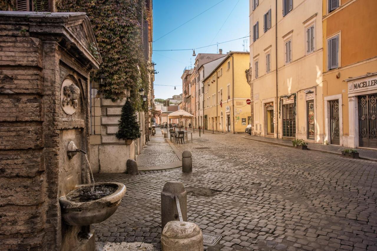 Borgo Pio Passetto Papale